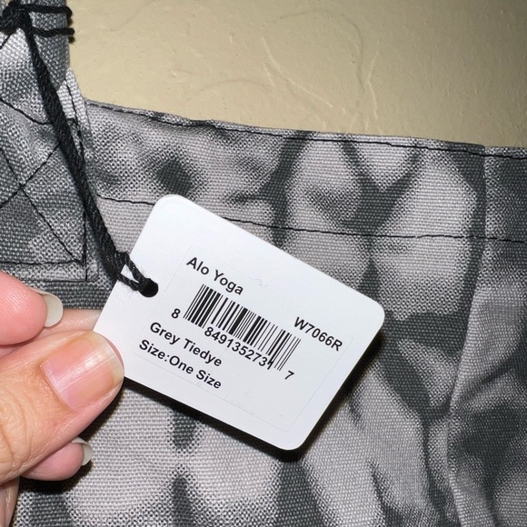 NWT Alo Yoga Iconic Shopper Tote  Bag Gray Tiedye - Picture 4 of 6